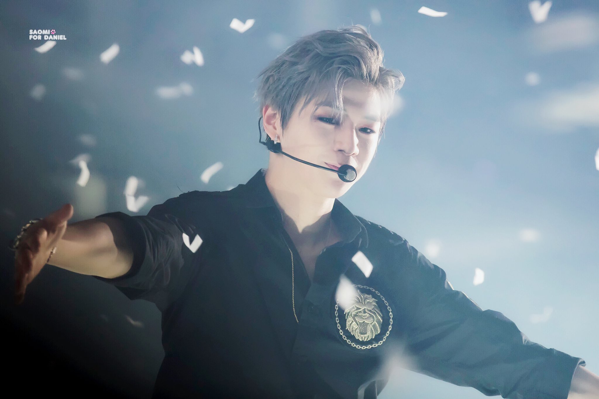 강다니엘 쏘 스윗💙🖤 | 인스티즈