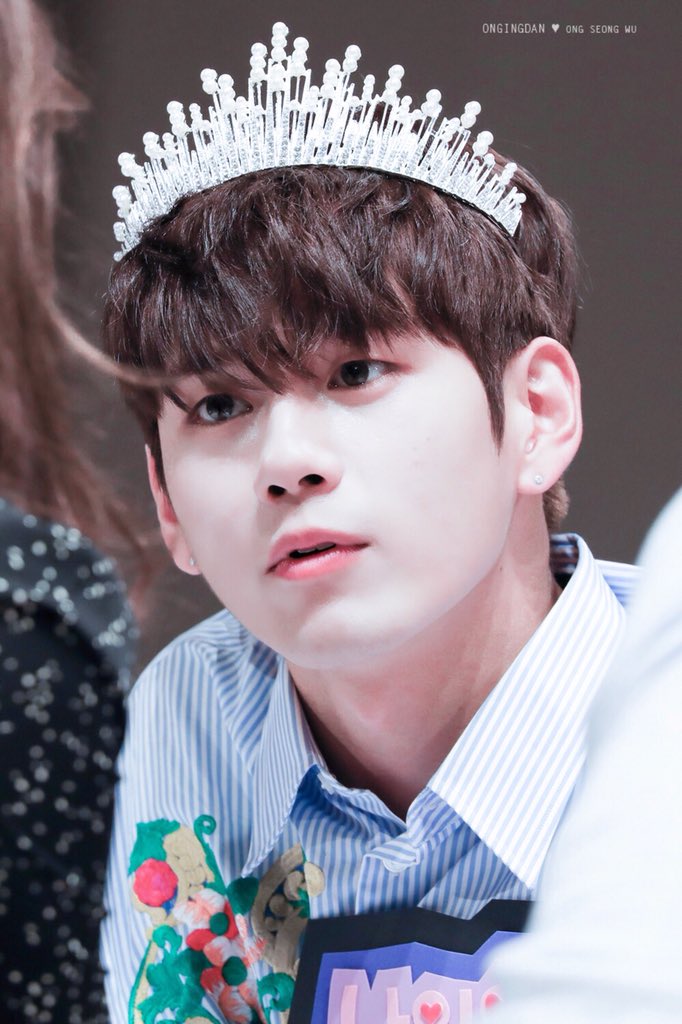 옹성우 머리에 이거 뭐냐궁 팽이버섯이냐궁 | 인스티즈