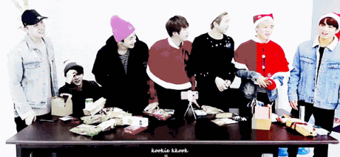 꽃놀이패 때문에 모아본 정국이 육아하는 방탄 | 인스티즈