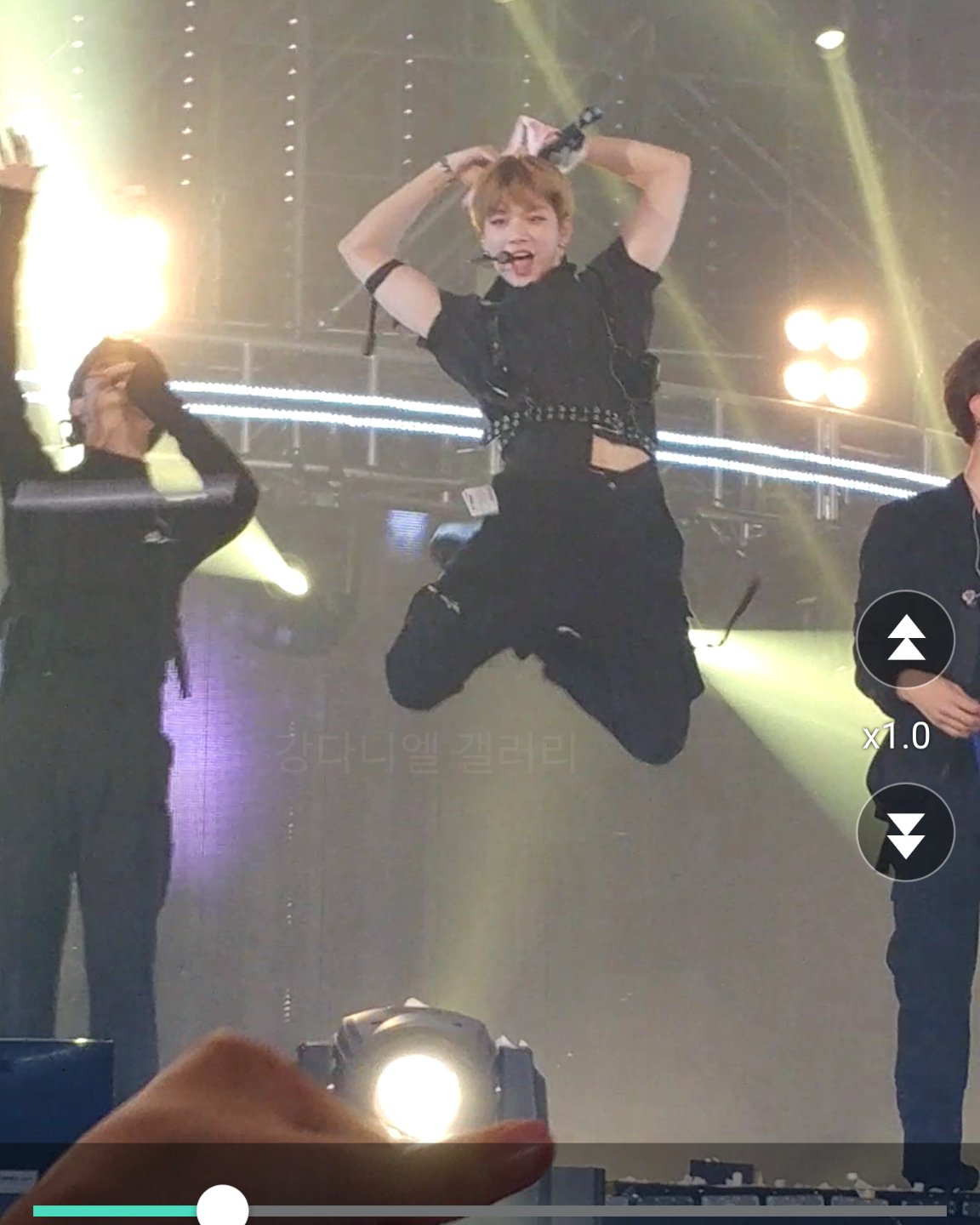 강다니엘 거대한애가 이러는게 넘 조은걸 | 인스티즈