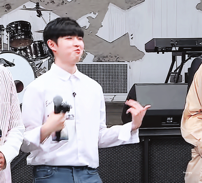 갑자기 김재환 콘서트 상상하니까 행복해죽을거같다.. | 인스티즈