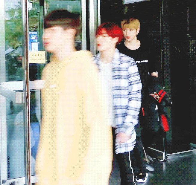 본인 피셜 다섯벌 쟁이고 있다는 강다니엘 애착바지 | 인스티즈