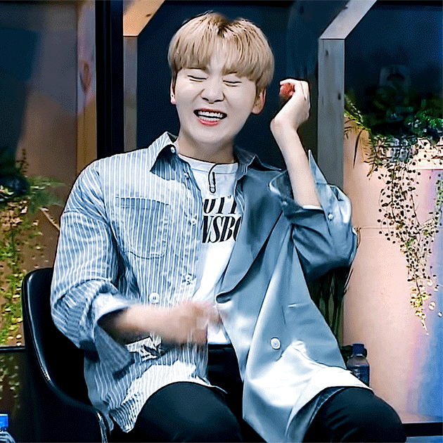 촬영중 소속사 선배 애교를 눈 앞에서 본 후배아이돌 반응ㅋㅋㅋ | 인스티즈