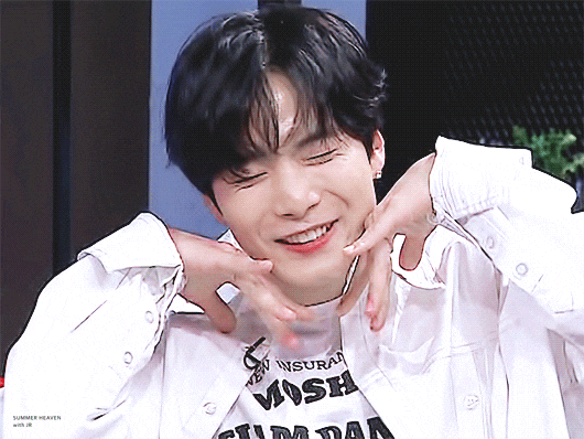 촬영중 소속사 선배 애교를 눈 앞에서 본 후배아이돌 반응ㅋㅋㅋ | 인스티즈