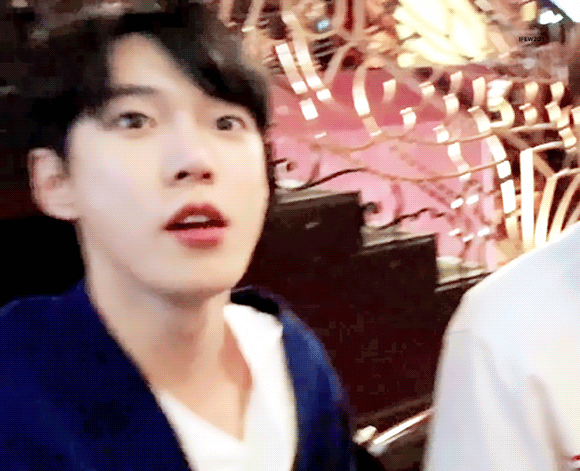 도영이 미국 패밀리레스토랑가서 여기두 생일이면 축하해주냐고 묻는거 꿀귘ㅋㅋㅋ | 인스티즈