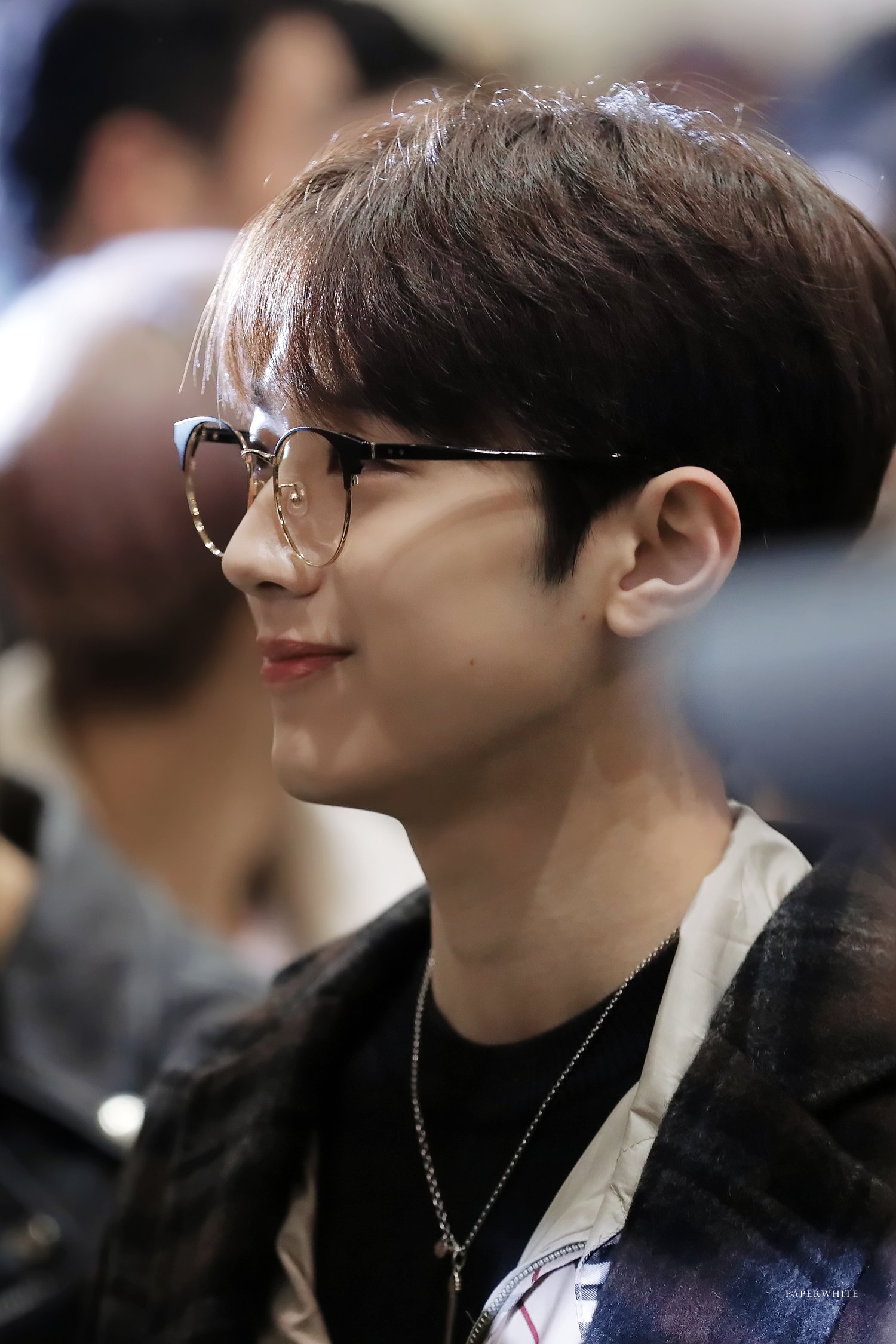 화려한 얼굴에 두꺼운 안경을 더하면? | 인스티즈