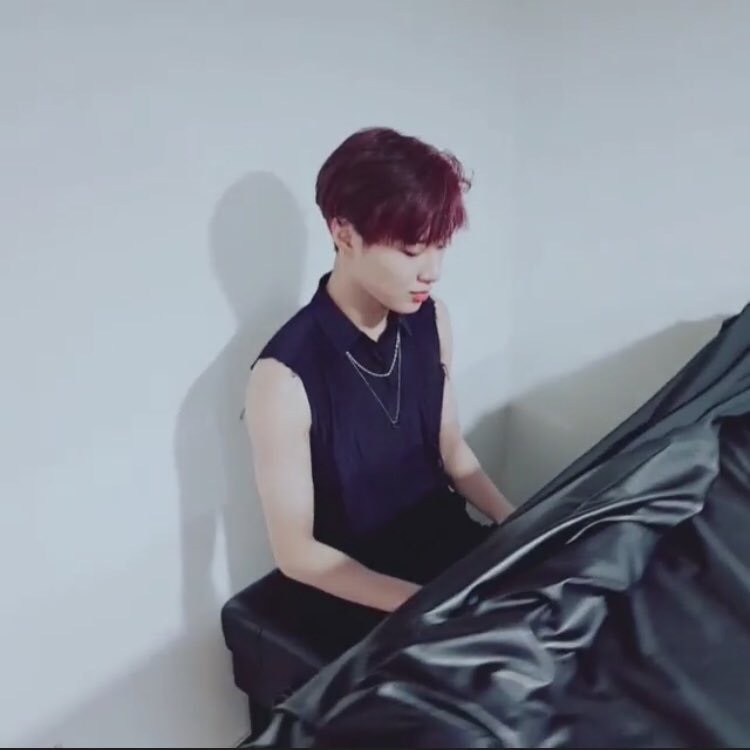 태민이 피아노 치면서 노래하는거... | 인스티즈