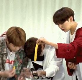 나는 그게 너무 웃겨 오.마이걸 바나나 알러지 원숭이를 제일 잘 커버할것 같은 남돌로 제일 많이 언급되는 그룹이 | 인스티즈