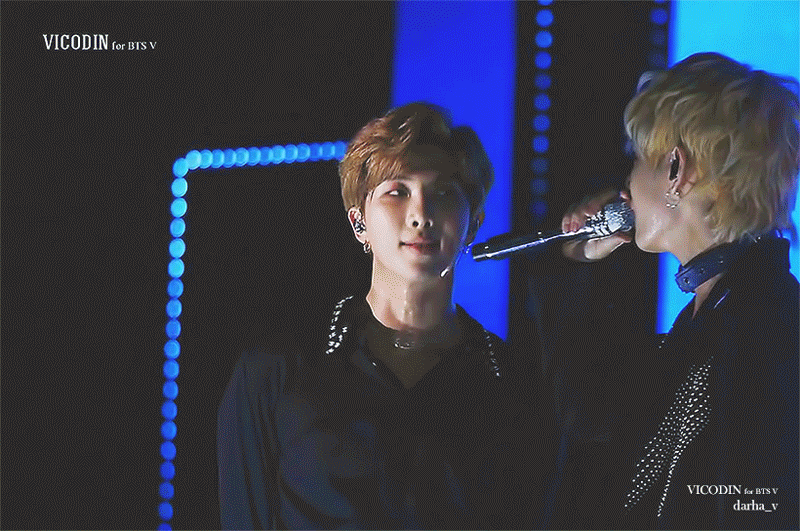 하.....뷔 노래 부르는 거 쳐다보다가 웃으면서 같이 끄덕이는 RM....하... | 인스티즈