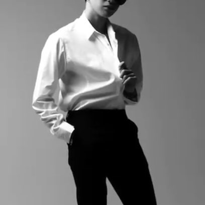 강다니엘만이 단추몇개씩 푸를수 있는것,,, | 인스티즈