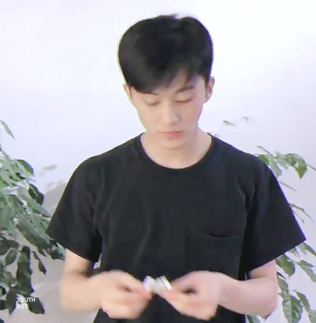 여러분 1년차이가 이렇게 엄청납니다...같은흑발 다른느낌 | 인스티즈