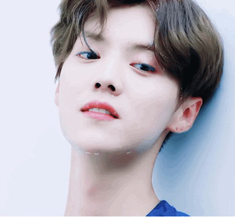 루한이 냥냥펀치? 사슴펀치? | 인스티즈