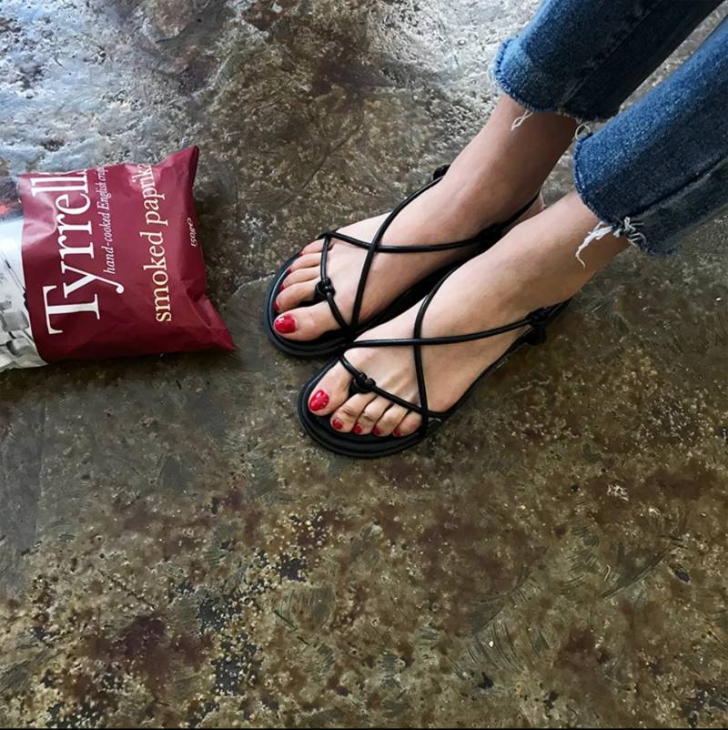 신발 색 골라줄 천사익👼👼 도와주세요❗ 11블랙 22베이지 | 인스티즈