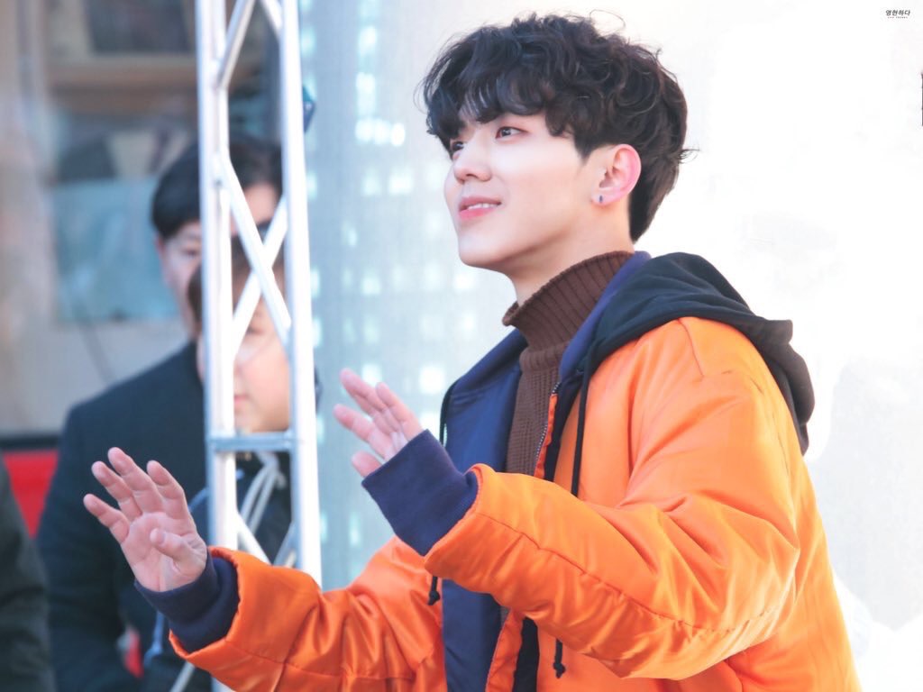 얘도 막내 이미지에 묻혀서 그렇지 진짜 잘생겼는데 사람들이 잘 몰라 | 인스티즈