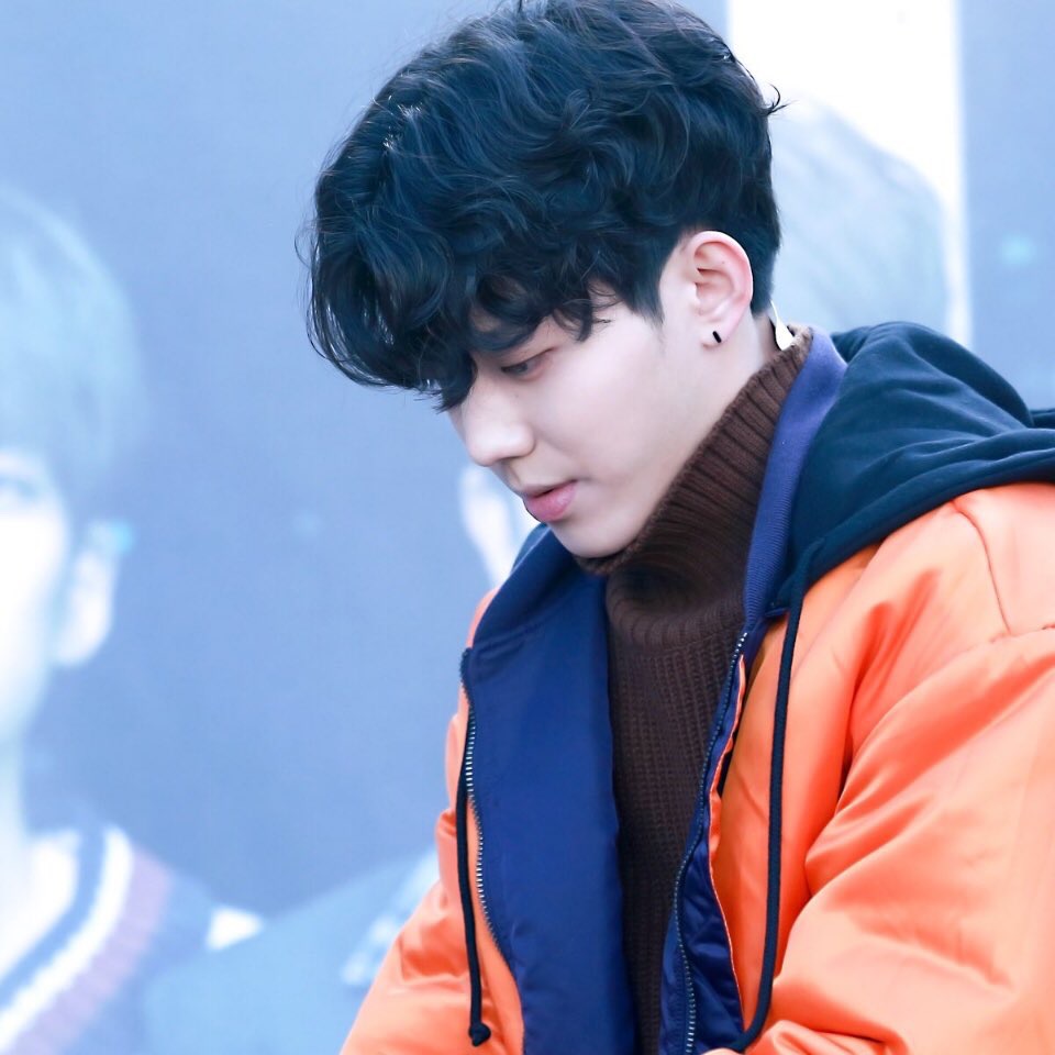 얘도 막내 이미지에 묻혀서 그렇지 진짜 잘생겼는데 사람들이 잘 몰라 | 인스티즈