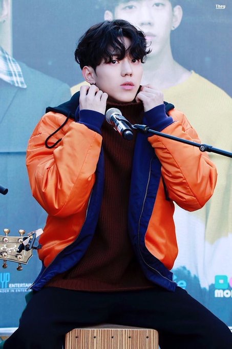 얘도 막내 이미지에 묻혀서 그렇지 진짜 잘생겼는데 사람들이 잘 몰라 | 인스티즈