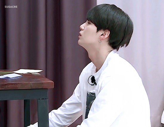 진짜 미치도록 귀여운 자다 일어난 방탄 슈가 | 인스티즈