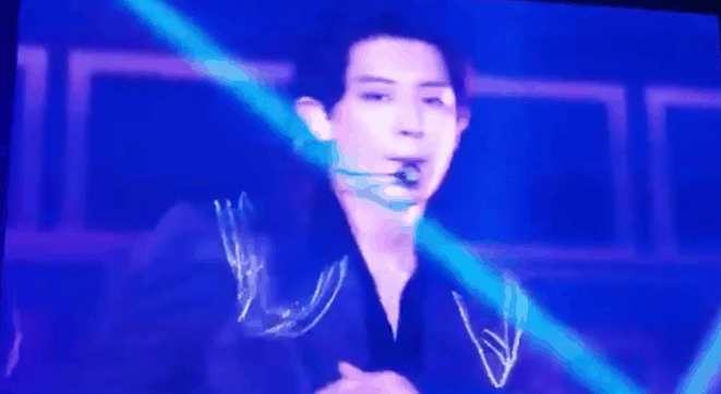 찬열이 웃을 때 옆 사람 때리는 습관 있는데 ㅋㅋㅋㅋㅋㅋㅋㅋㅋㅋ | 인스티즈