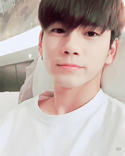 🎐옹성우 개인 브이앱 특유의 분위기🎐 | 인스티즈
