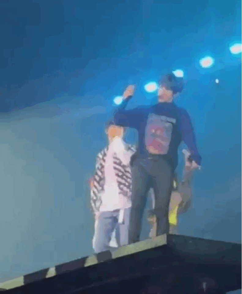 백현이 진짜 인싸네~! | 인스티즈