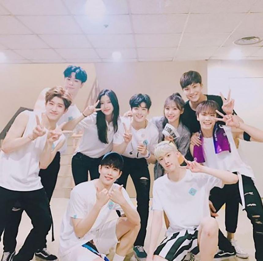 부럽다 나도 저기 끼고싶어... | 인스티즈