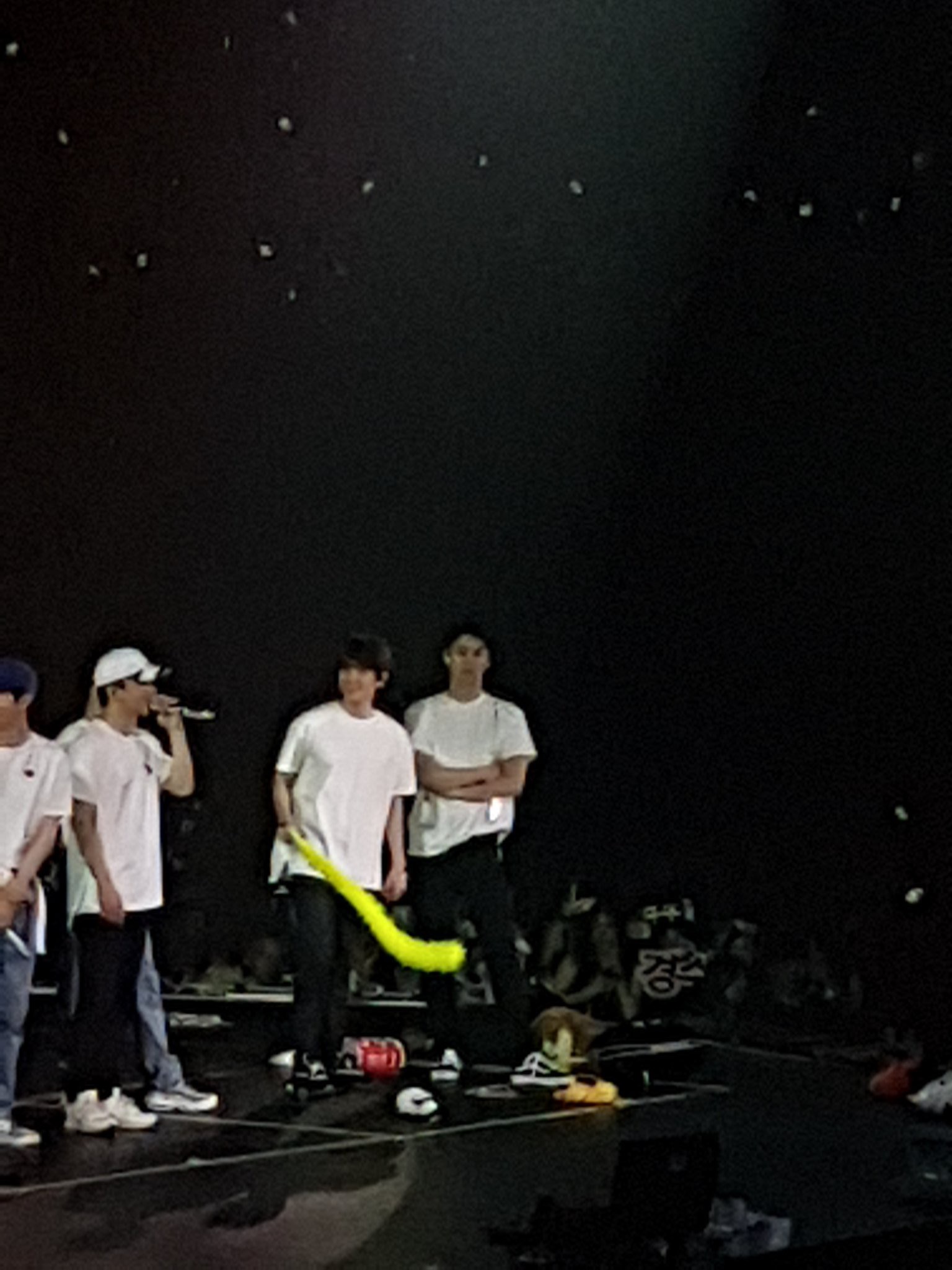 엑소는 콘서트에서 대체 뭘 가지고 노는 | 인스티즈