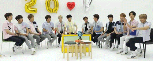 더보이즈가 막내 대하는 법.gif | 인스티즈