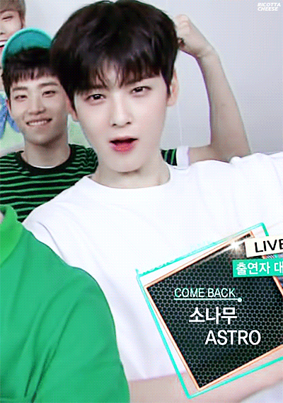 나도 이민혁처럼 은우랑 형원이 앉혀두고 얼굴구경 하고싶다 | 인스티즈