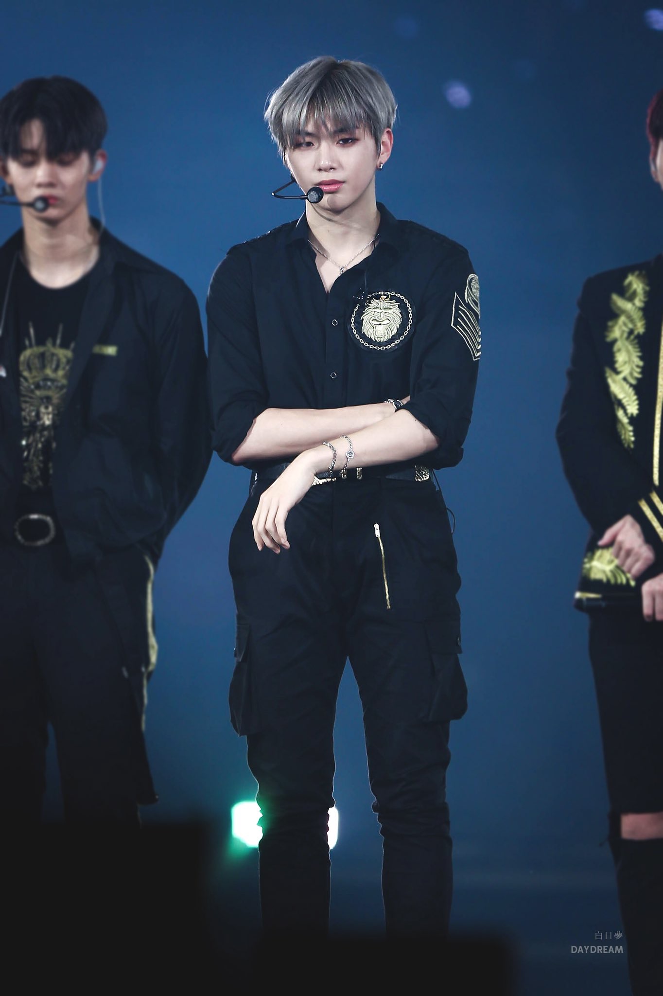 다니엘 서울팬콘 막날 은발에 생머리너무이뻐써ㅠㅠㅠㅠ | 인스티즈