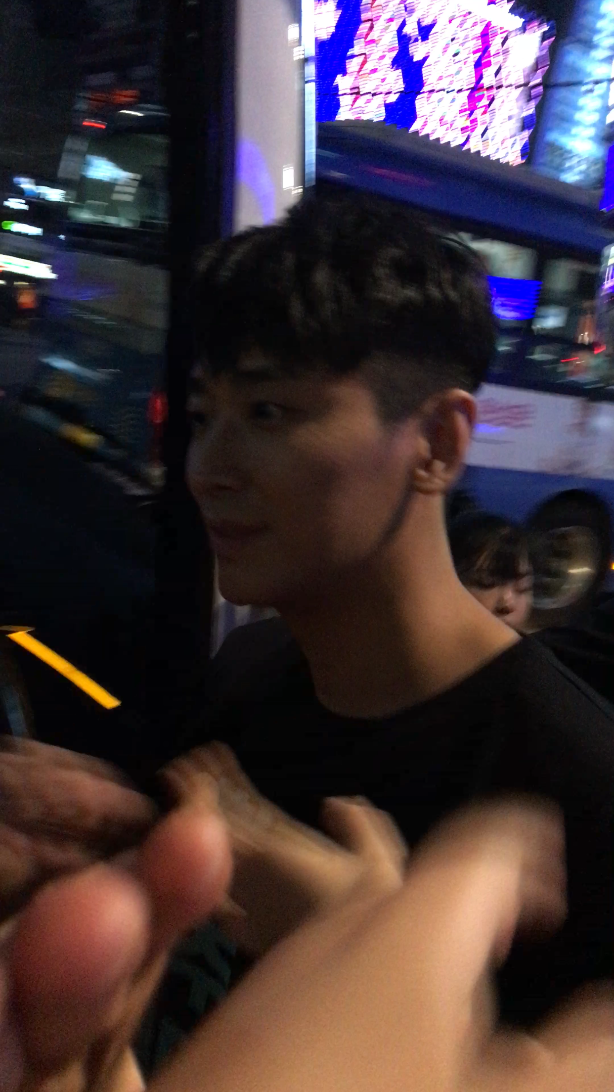 어제 황민현관에서 공작보고 나가려는데 무대인사에 주지훈님 나온다길래 | 인스티즈