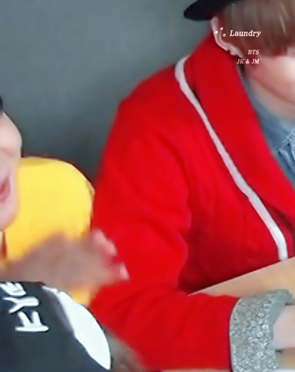 방탄 지민 어떻게 이렇게 웃지 | 인스티즈