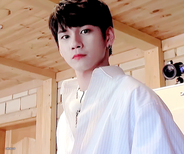 무대 아래 옹성우 완전 동글동글 밀가루 반죽 | 인스티즈