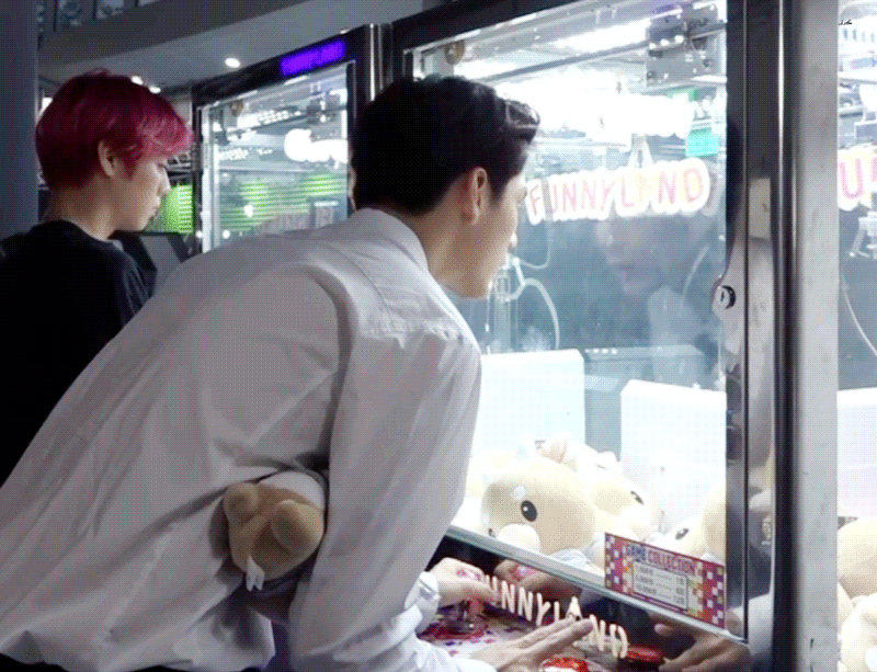 인형뽑기하는 옹성우 | 인스티즈