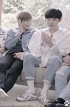 강다니엘 이 날 김재환한테 꿀 발라놓은줄ㅋㅋㅋㅋㅋㅋㅋㅋㅋ | 인스티즈