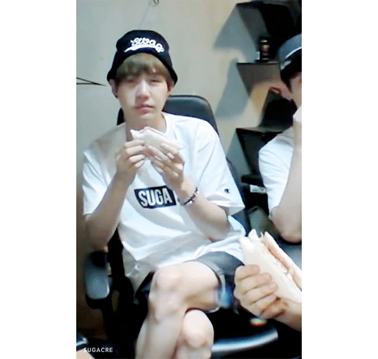 방탄 슈가 진짜 맛있게 먹는거거듄 | 인스티즈