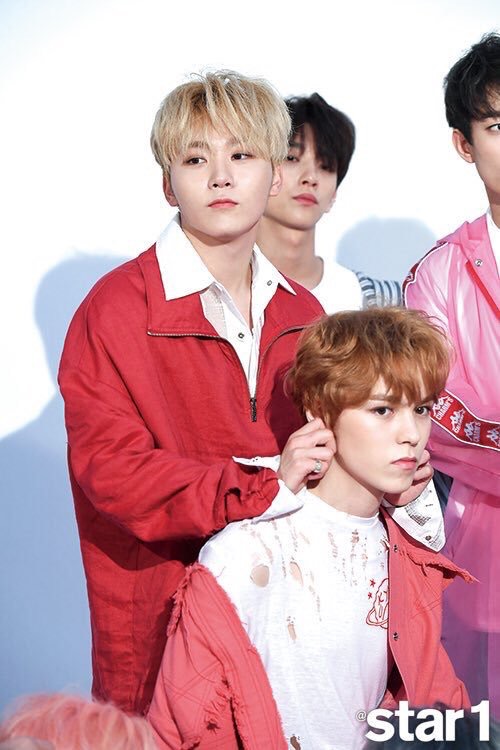 ㄱ 진짜 부승관 최한솔 귀 만지는거 너무 좋아해 | 인스티즈