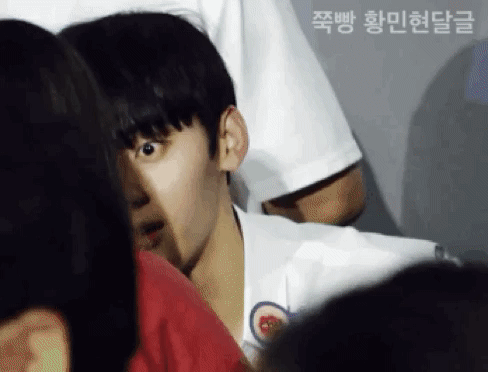 [올팬] 황민현 실시간으로 귀빨개지는거 볼사람ㅋㅋㅋㅋㅋ | 인스티즈