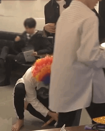 방탄 알엠이 막내고 뷔가 맏형이라며? | 인스티즈