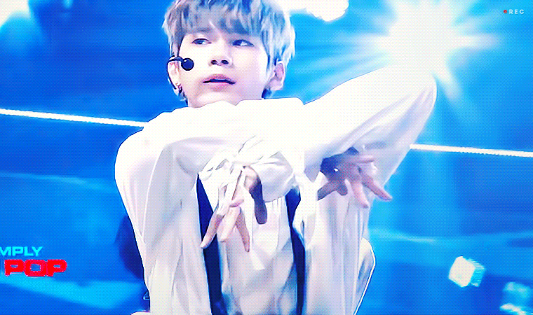 ㅣ나 밤이 좋아하는 머리 튀기는 옹성우 모음💕 | 인스티즈