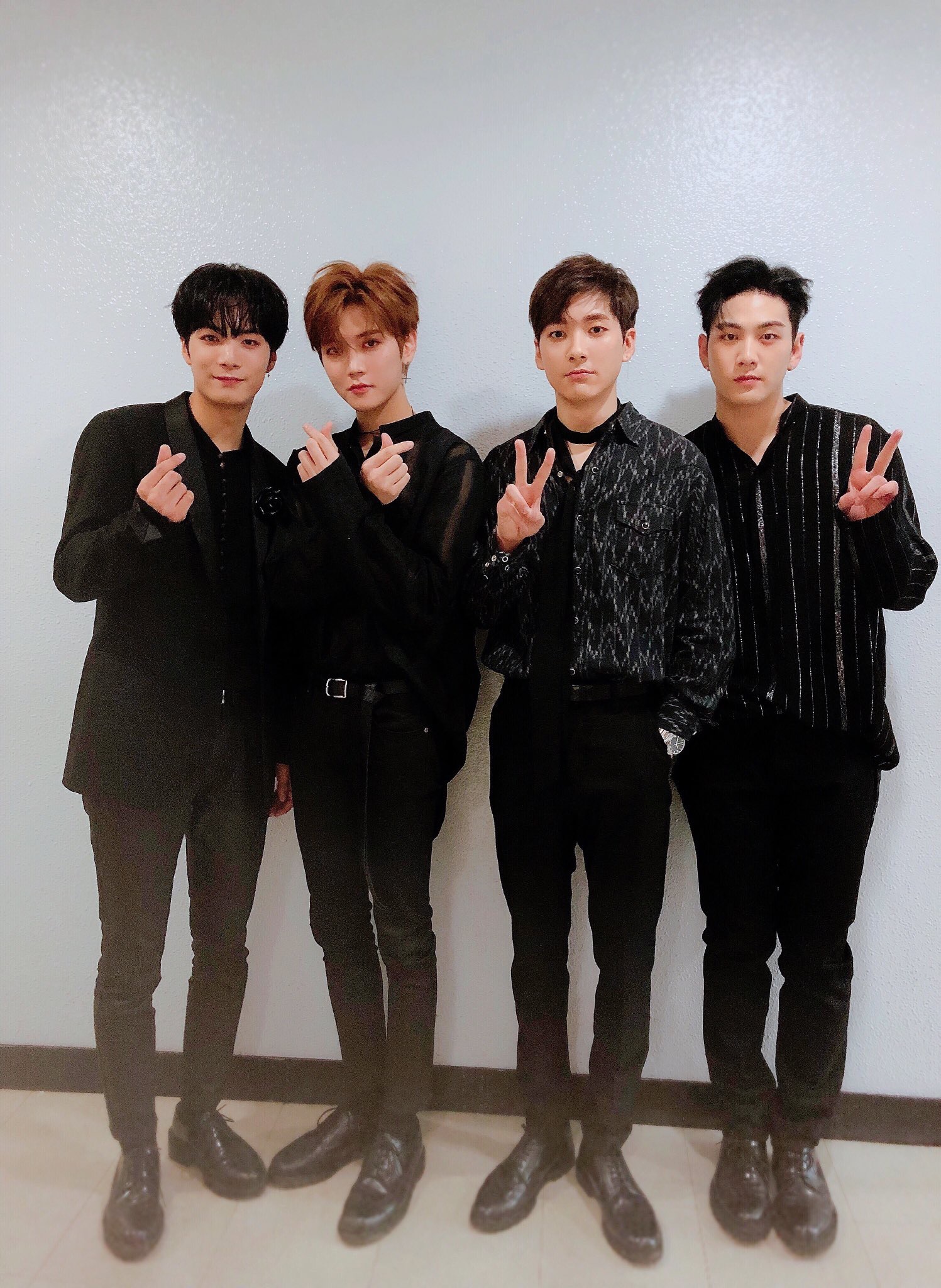 뉴블 이번 활동에 최민기 다리 긴 거 보여주는 의상이어서 넘 좋앟다 | 인스티즈