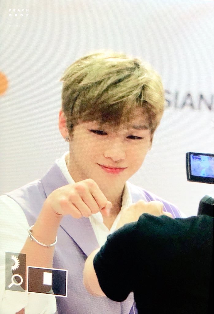 강다니엘 오늘자 앞발인사 | 인스티즈