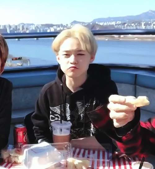 얘는 진짜 너무 귀여워 진짜 하리보 요정 ㅠㅠㅠㅜ | 인스티즈