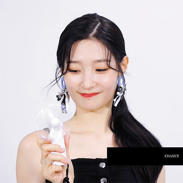 정채연 앞머리 이렇게 한 거 너무 예쁘고 잘 어울린다 ㅠ | 인스티즈