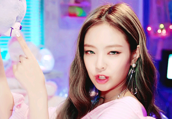 새삼 제니는 갈발 진짜 잘어울린다 | 인스티즈