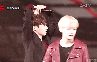 막내 하트 팬들한테 뿌리고 다니는 방탄 | 인스티즈