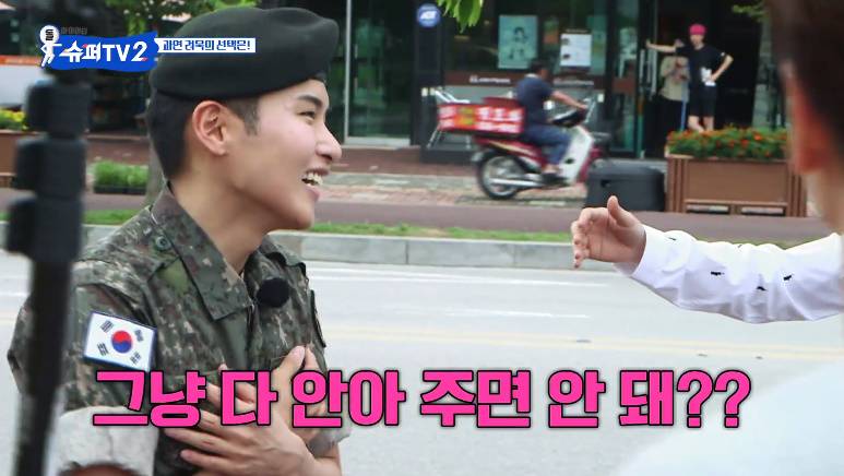 군대 전역하는 아이돌을 데리러가는 멤버들.jpg | 인스티즈