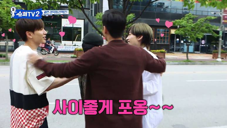 군대 전역하는 아이돌을 데리러가는 멤버들.jpg | 인스티즈