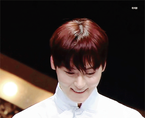 약간 뉴이스트 황민현 뭐라고 해야하나,...? | 인스티즈