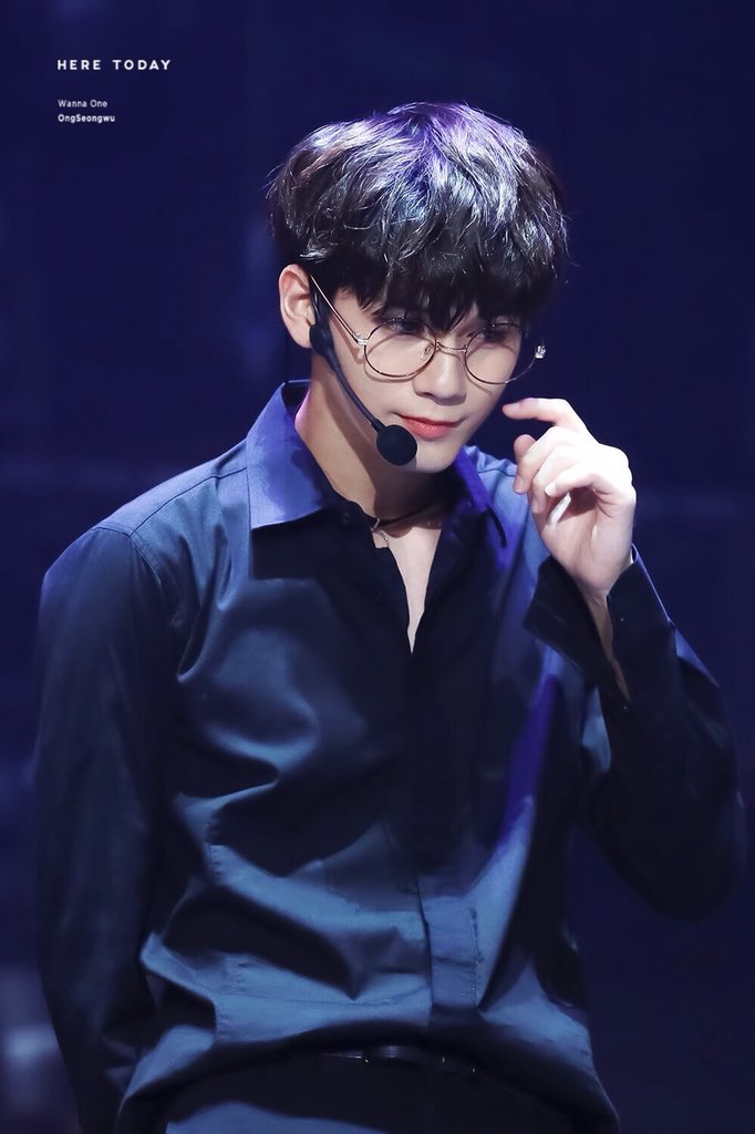 새벽이니까 올리는 어제자 옹성우 갓경 보여🔥 | 인스티즈
