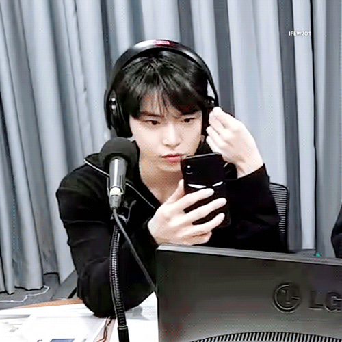 폰케이스랑 표정똑같다 | 인스티즈